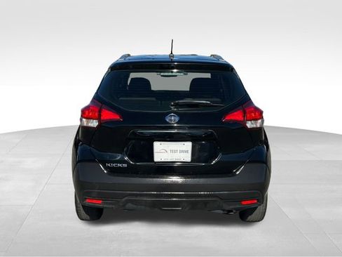 Used 2019 Nissan Kicks S image 4