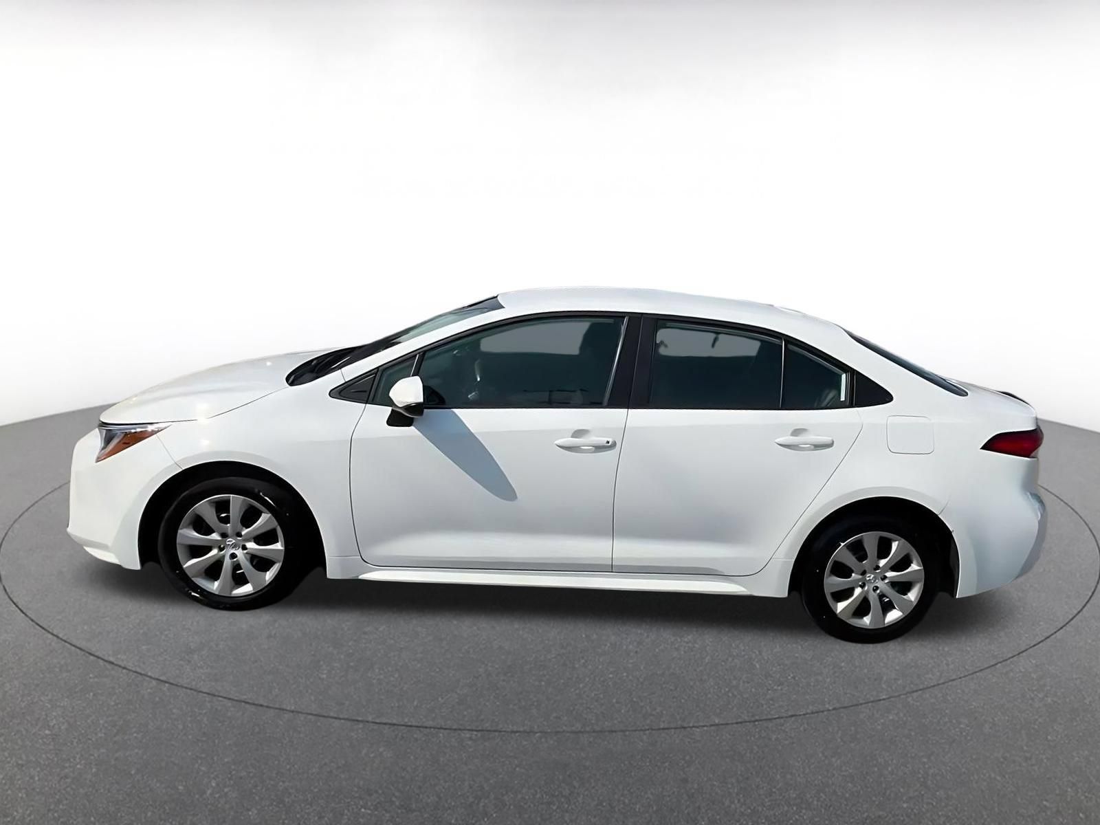 Used 2025 Toyota Corolla LE FWD image 9