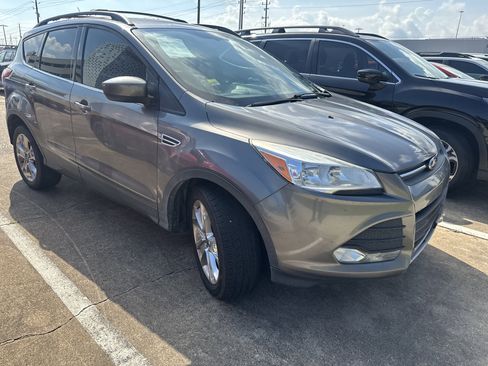 Used 2014 Ford Escape SE w/ Equipment Group 201A image 3