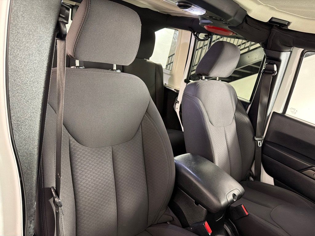 Used 2013 Jeep Wrangler Unlimited Sport AWD/4WD image 23
