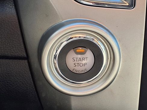 Used 2021 Nissan Titan SV w/ SV Convenience Package image 9