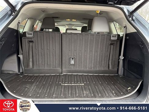 Used 2020 Toyota Highlander XLE image 17