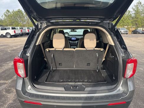 Used 2023 Ford Explorer XLT RWD image 16