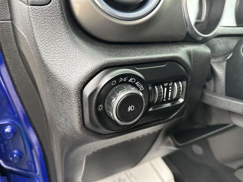 Used 2018 Jeep Wrangler Unlimited Sahara w/ Cold Weather Group image 24