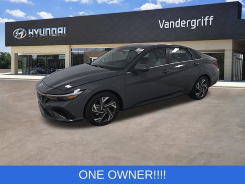 Used 2025 Hyundai Elantra Limited image 1
