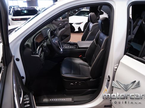 Used 2023 Cadillac Escalade Sport w/ LPO, ONYX Package AWD/4WD image 27