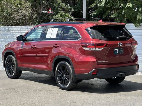 Used 2019 Toyota Highlander SE AWD/4WD image 12