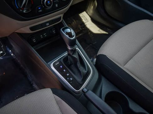 Used 2022 Hyundai Accent SE w/ Cargo Package FWD image 18