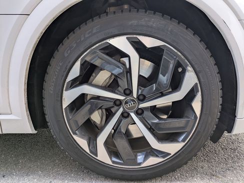 Used 2024 Audi Q8 e-tron Prestige w/ Prestige Package image 30