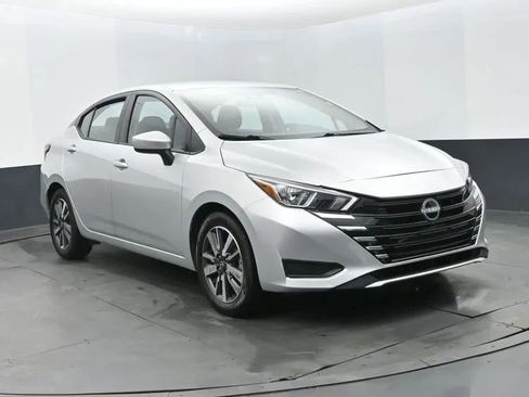 Used 2023 Nissan Versa SV FWD image 2
