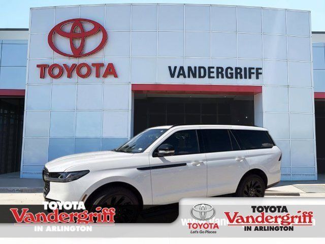 Used 2025 Lincoln Navigator Reserve w/ Jet Appearance Package AWD/4WD image 1