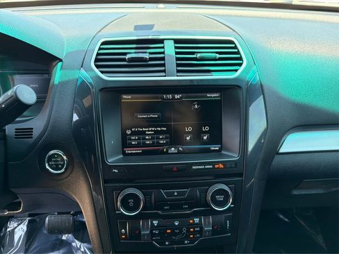 Used 2016 Ford Explorer XLT w/ Equipment Group 202A FWD image 14