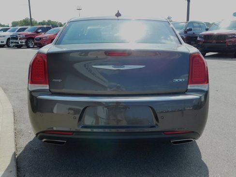 Used 2019 Chrysler 300 Limited w/ Safetytec Plus Group image 8