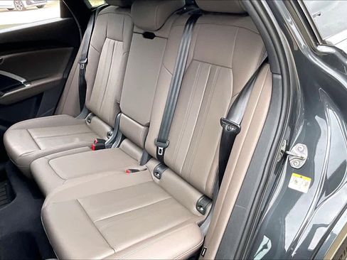Used 2025 Audi Q5 Premium w/ Convenience Package image 21