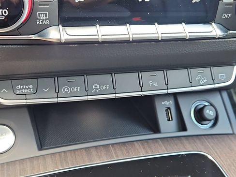 Certified 2025 Audi Q5 2.0T Premium Plus w/ Premium Plus Package AWD/4WD image 19