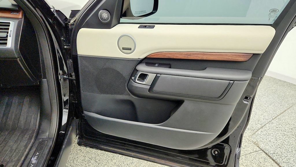 Used 2024 Land Rover Discovery S AWD/4WD image 26
