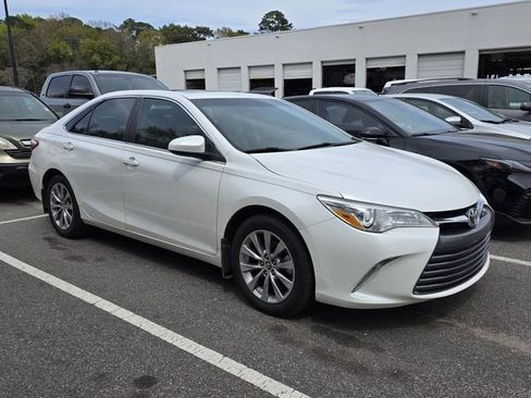 Used 2015 Toyota Camry XLE w/ Moonroof Package image 1