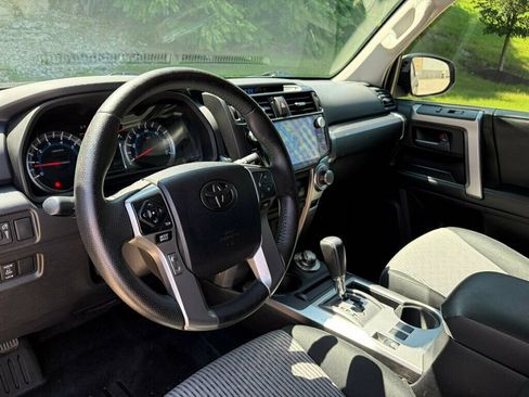 Used 2016 Toyota 4Runner SR5 AWD/4WD image 31
