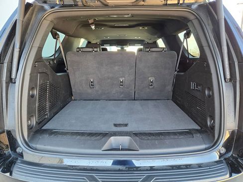 Used 2022 Chevrolet Suburban LT w/ Luxury Package image 31
