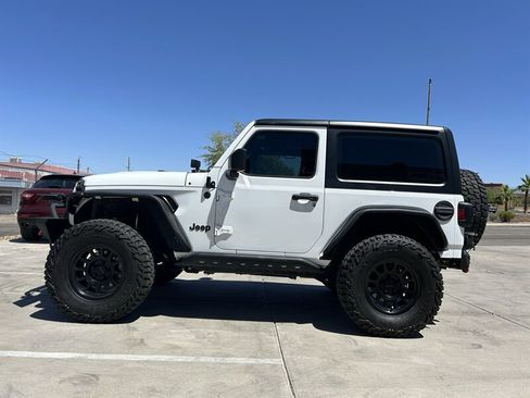 Used 2022 Jeep Wrangler Sport AWD/4WD image 3
