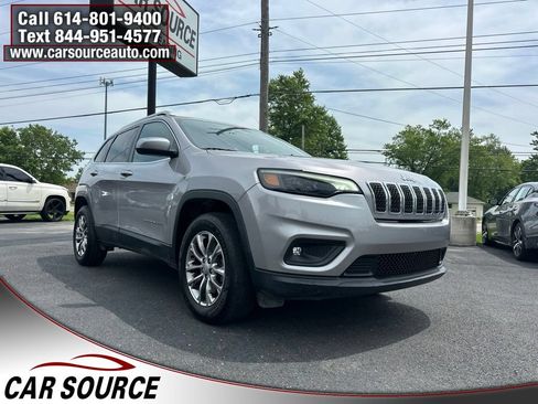 Used 2019 Jeep Cherokee Latitude Plus w/ Cold Weather Group AWD/4WD image 3