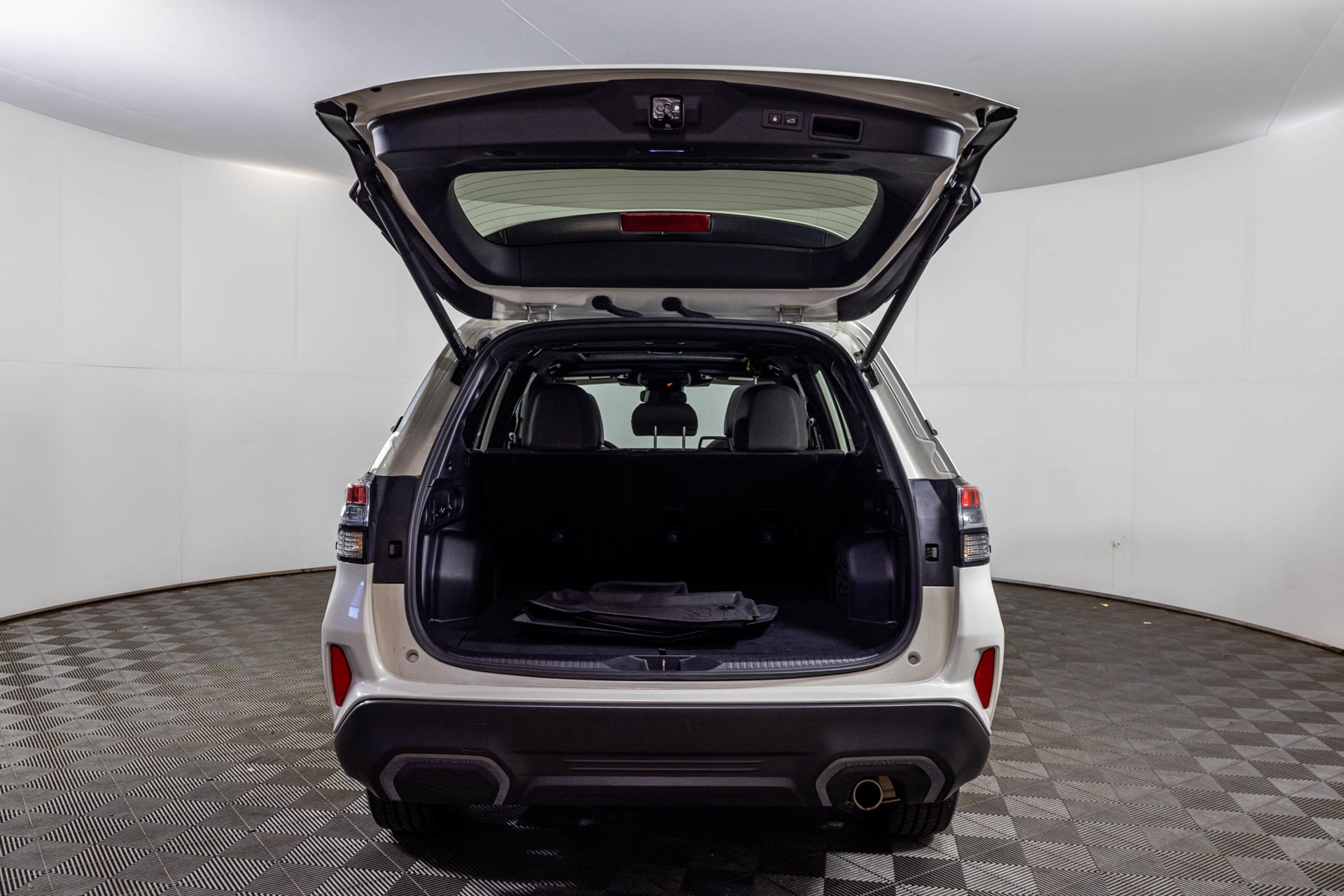 Used 2025 Subaru Forester Limited AWD/4WD image 42
