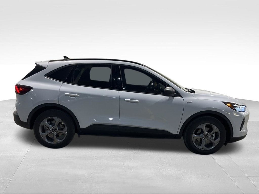 Used 2025 Ford Escape ST-Line w/ Equipment Group 301A FWD image 5