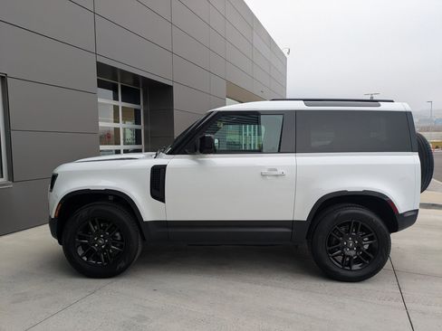 Used 2024 Land Rover Defender 90 S image 11