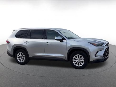 Used 2025 Toyota Grand Highlander XLE image 8