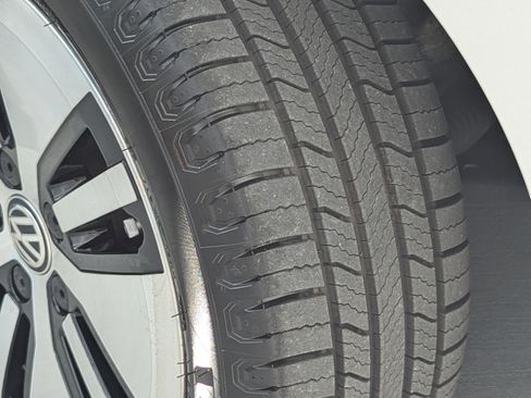 Used 2019 Volkswagen e-Golf SE w/ Driver Assistance Package image 31