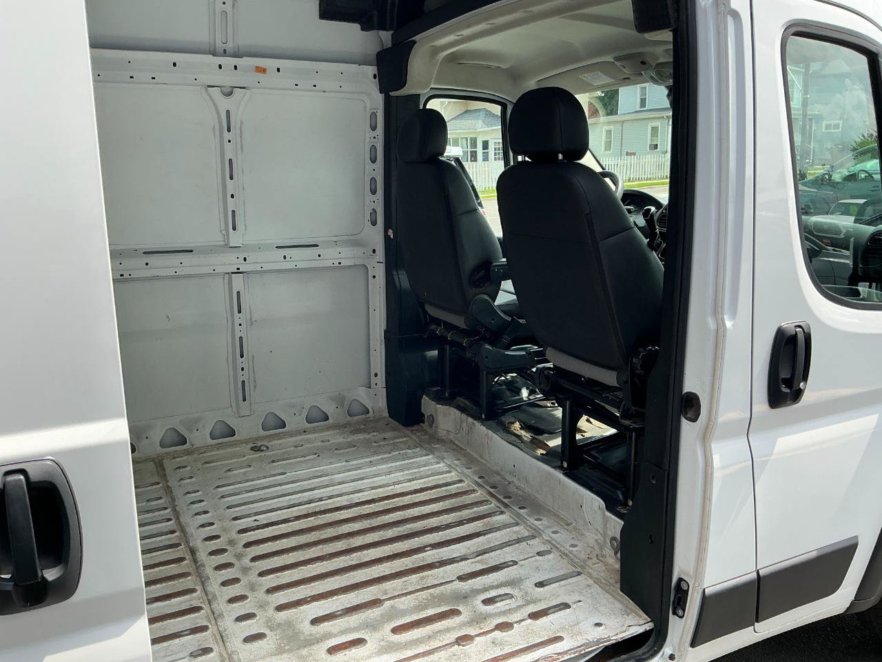 Used 2024 RAM ProMaster 2500 w/ Convenience Group FWD image 18
