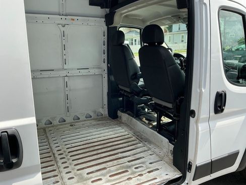 Used 2024 RAM ProMaster 2500 w/ Convenience Group FWD image 18