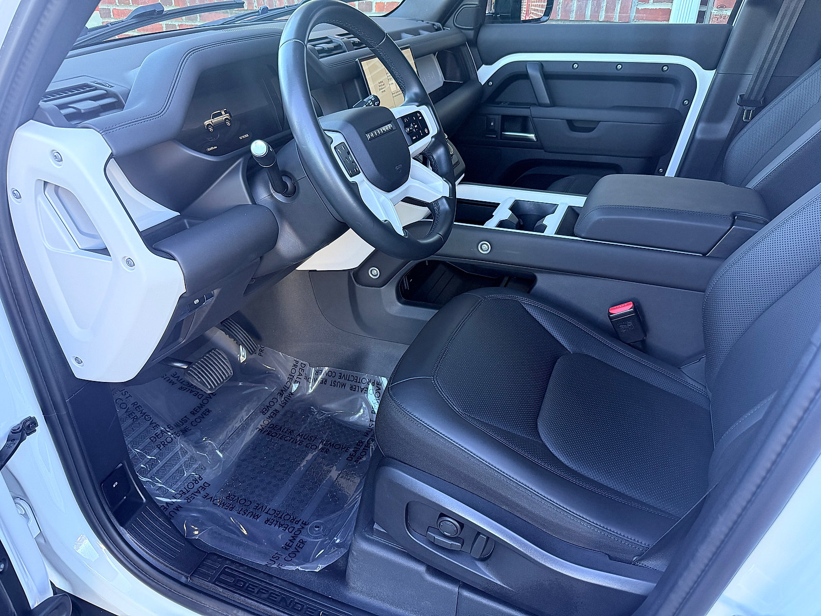 Used 2025 Land Rover Defender 110 S AWD/4WD image 32