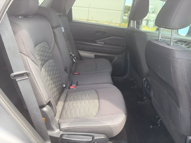 Used 2025 Nissan Pathfinder S FWD image 29