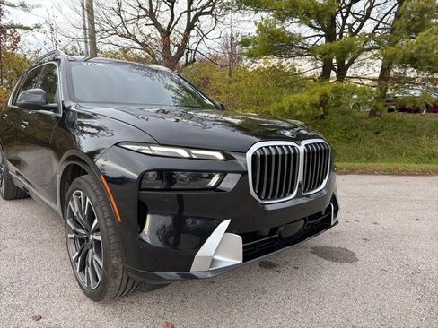 Used 2023 BMW X7 xDrive40i w/ Executive Package image 3