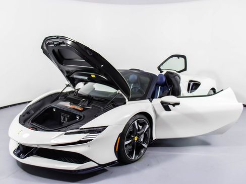 Certified 2022 Ferrari SF90 Spider AWD/4WD image 33