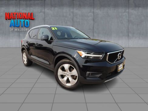 Used 2021 Volvo XC40 T4 Momentum FWD image 1