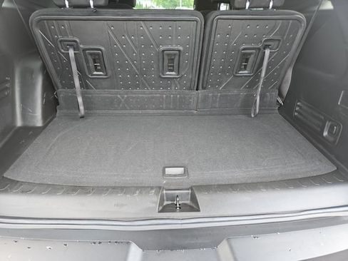 Used 2023 Chevrolet Traverse LT FWD image 23
