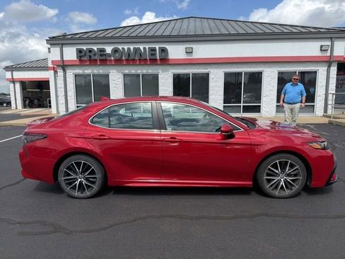 Used 2021 Toyota Camry SE w/ Cold Weather Package image 10