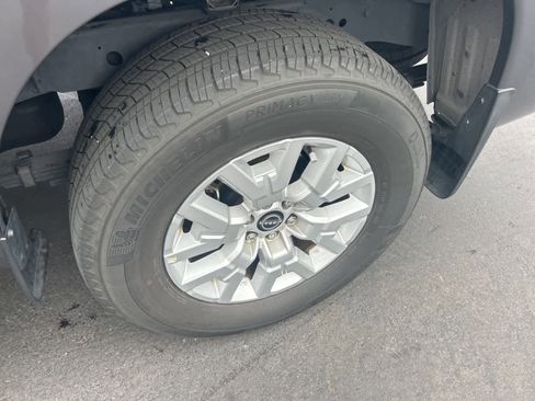 Used 2022 Nissan Frontier SV w/ Technology Package image 14