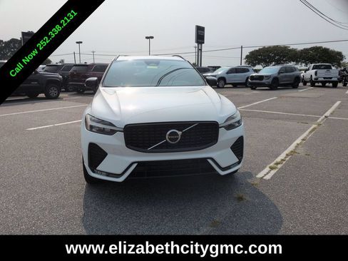Used 2023 Volvo XC60 B5 Plus AWD/4WD image 4