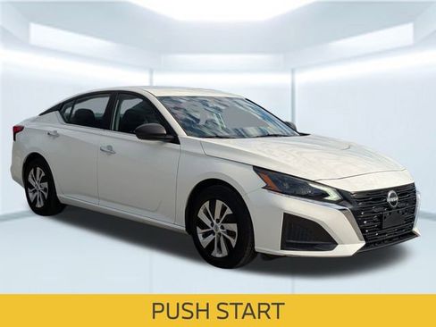 Used 2024 Nissan Altima 2.5 S image 9