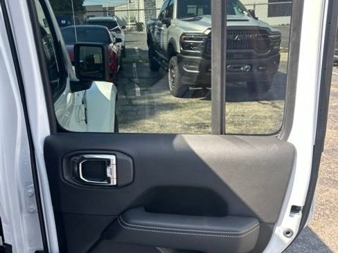 Used 2023 Jeep Wrangler Unlimited Sahara w/ Cold Weather Group AWD/4WD image 24