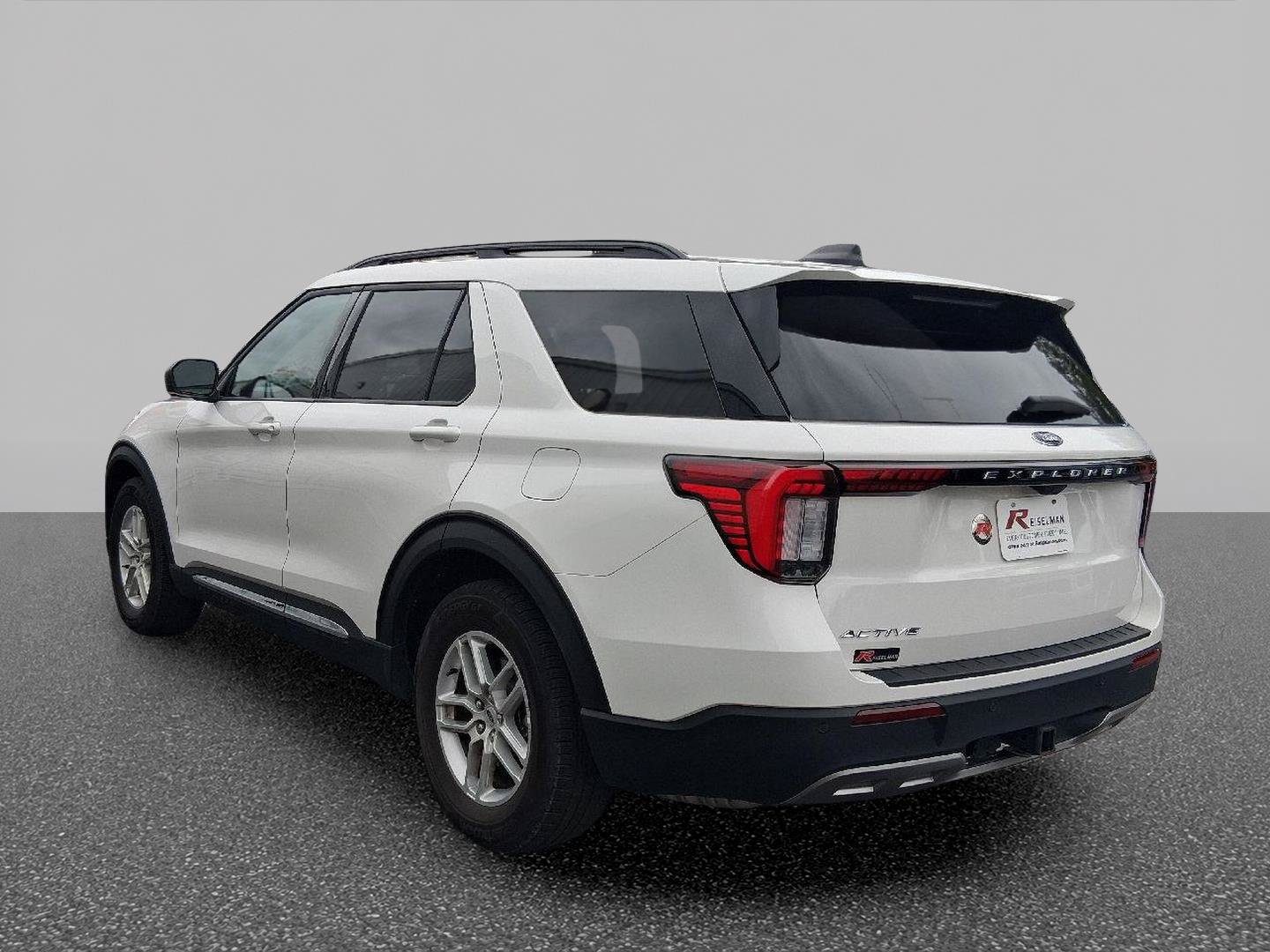 Used 2025 Ford Explorer Active w/ Active Comfort Package RWD image 7