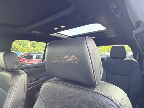 Used 2023 Chevrolet Traverse High Country FWD image 11