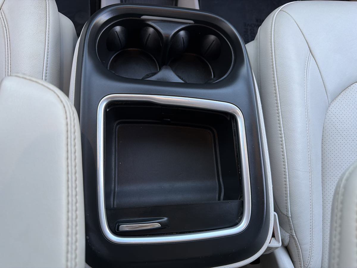 Used 2021 Chrysler Pacifica Touring-L FWD image 44