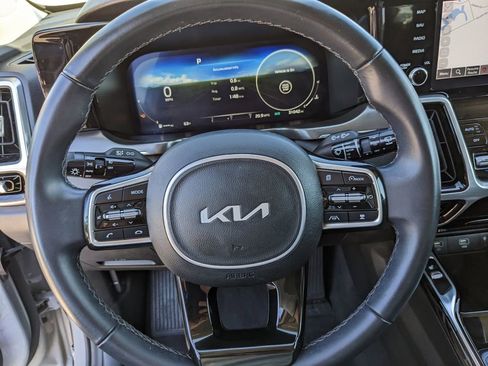 Certified 2023 Kia Sorento SX image 32