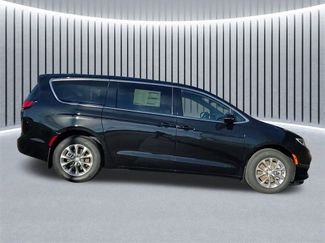 New 2026 Chrysler Pacifica Select video 2