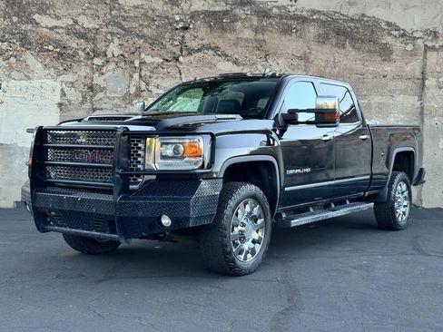 Used 2017 GMC Sierra 2500 Denali w/ Duramax Plus Package AWD/4WD image 12