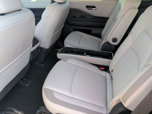 New 2026 Nissan Pathfinder SL w/ SL Premium Package AWD/4WD image 14
